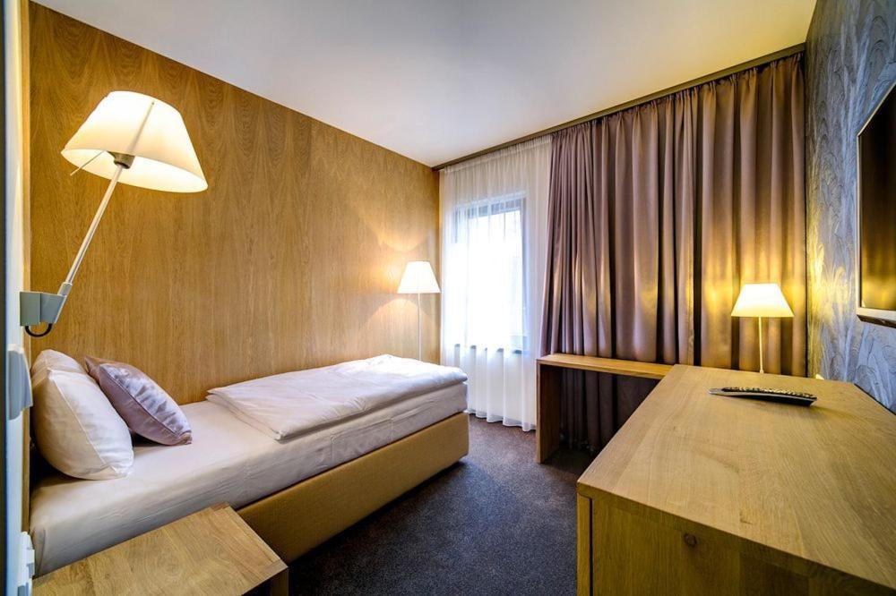 Hotel Restaurant Darwin Прага Екстериор снимка