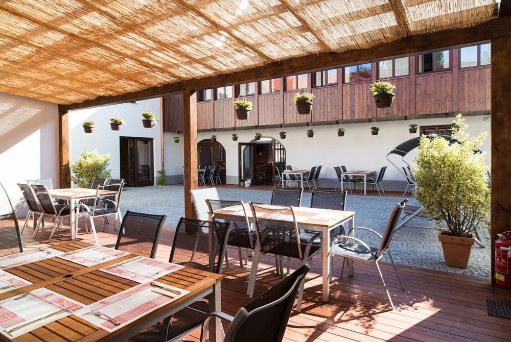 Hotel Restaurant Darwin Прага Екстериор снимка