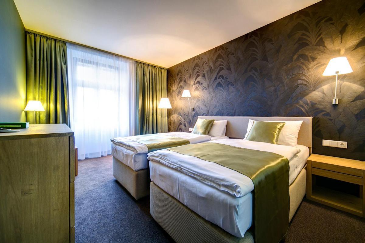 Hotel Restaurant Darwin Прага Екстериор снимка