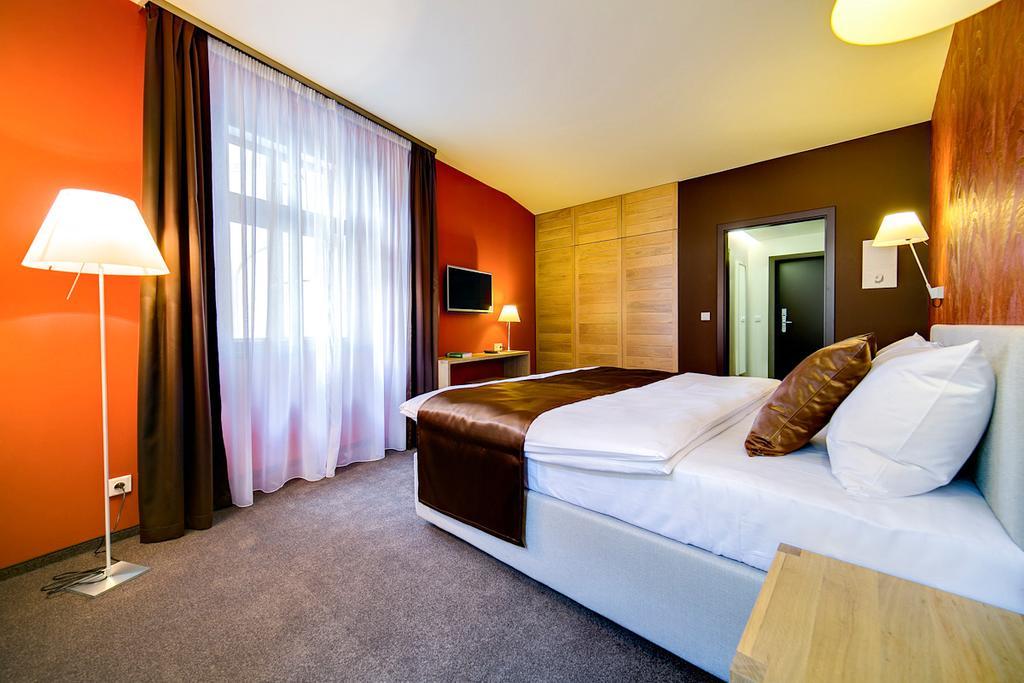 Hotel Restaurant Darwin Прага Стая снимка