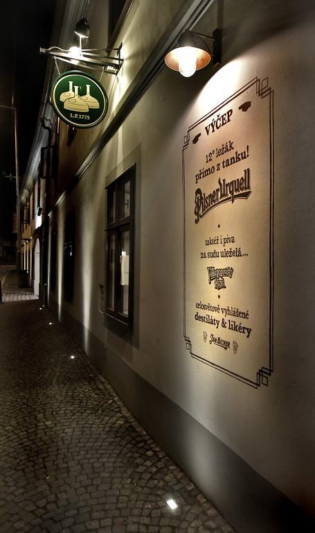 Hotel Restaurant Darwin Прага Екстериор снимка